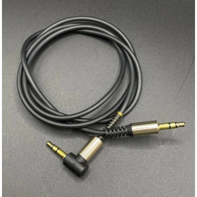 AUX Silicone Metall 3.5 to 3.5 кутовий 1м (чорний)