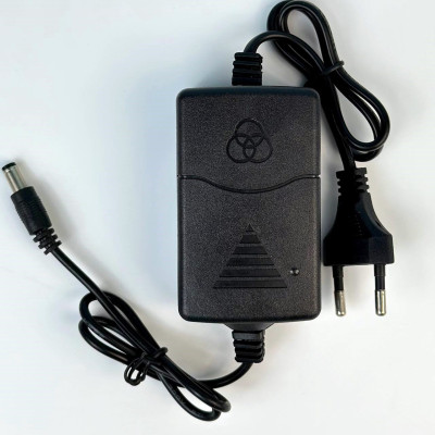 Мережевий зарядний пристрій 12V 2A  (розьєм 5.5*2.5mm) (Чорний)
